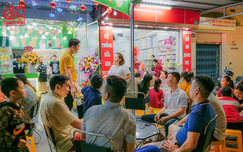 Buổi khai trương diễn ra thành công với đông khách hàng ghé thăm