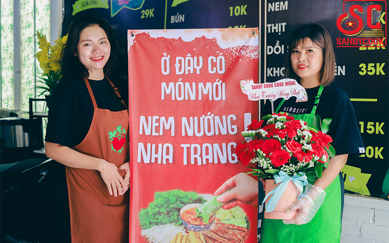 SandyCook đến chúc mừng đại lý khai trương