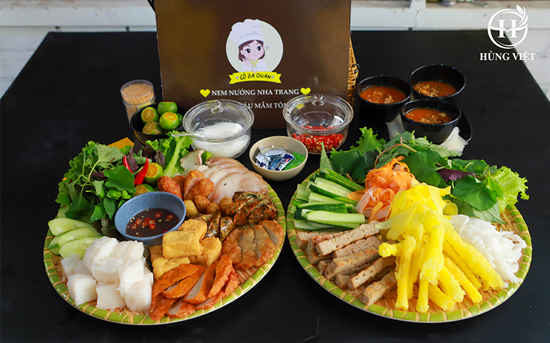 Món ngon được setup hấp dẫn phục vụ khách hàng của quán