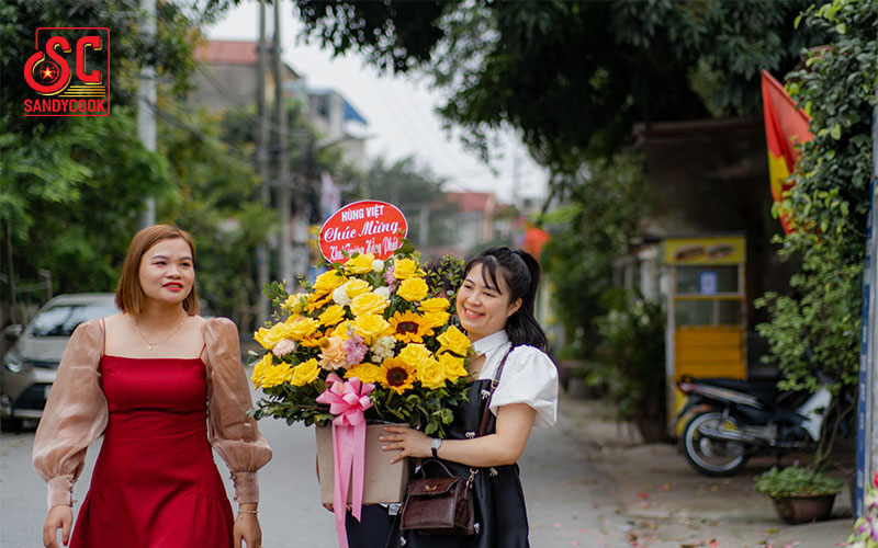 SandyCook đến tặng hoa và chúc mừng đại lý khai trương