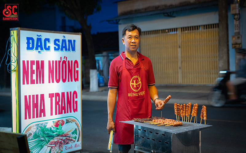 Mô hình xe đẩy nem viên hồ lô được đại lý giới thiệu tạo nên sự thu hút hấp dẫn đối với khách hàng